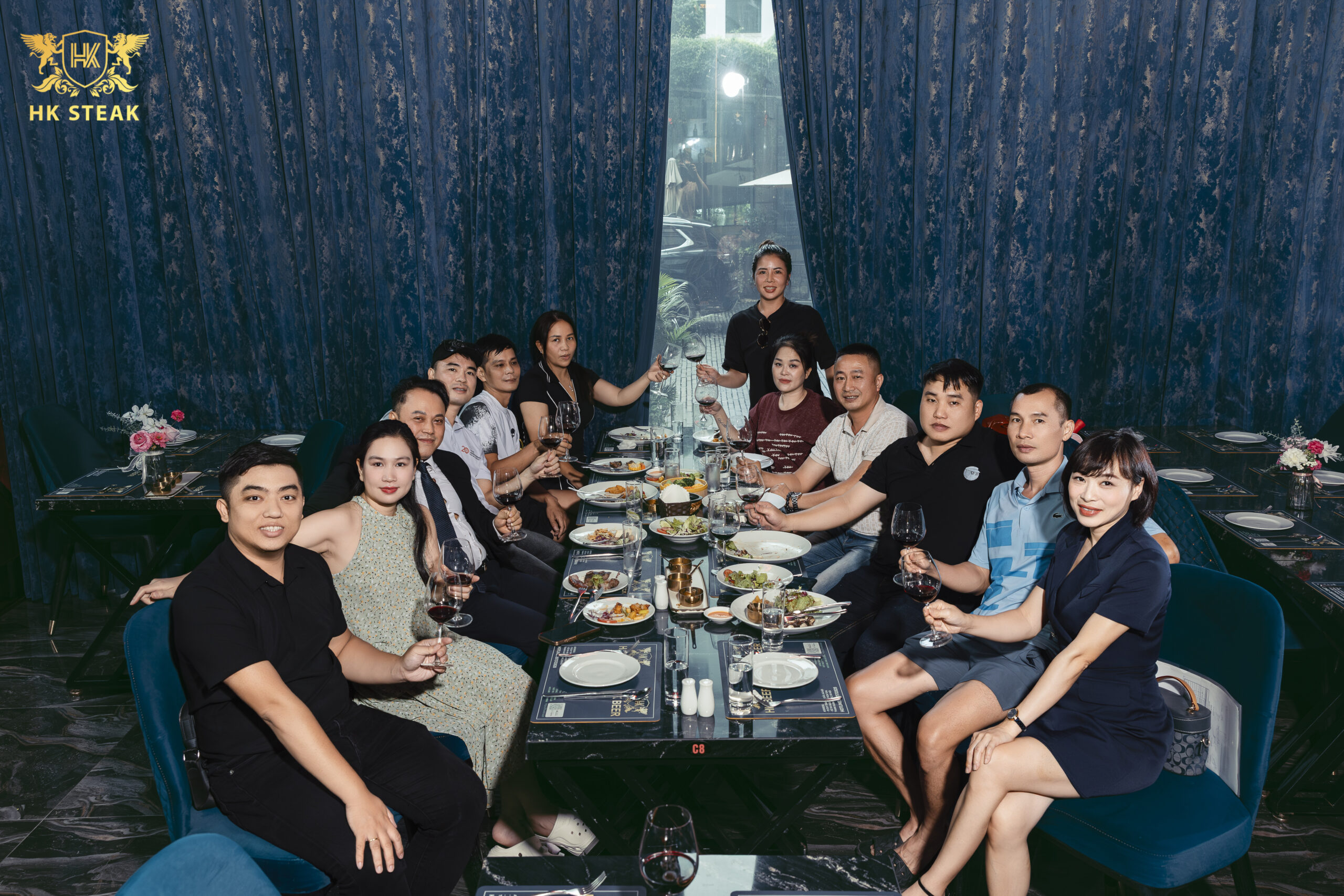 Địa điểm ăn trưa VIP giá “vỉa hè” tại Hà Nội - HK STEAK