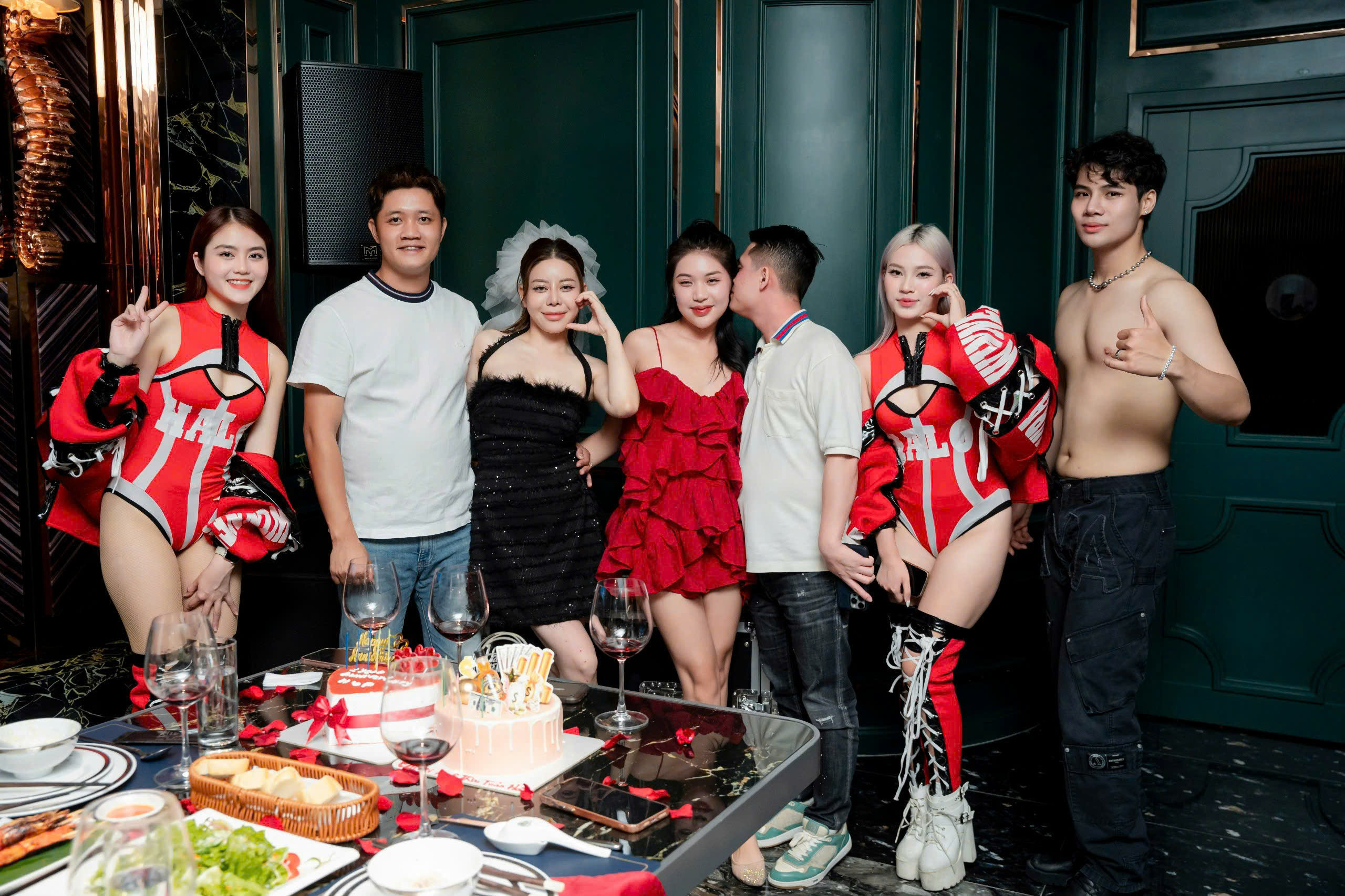 Tiệc HK Beer Duy Tân