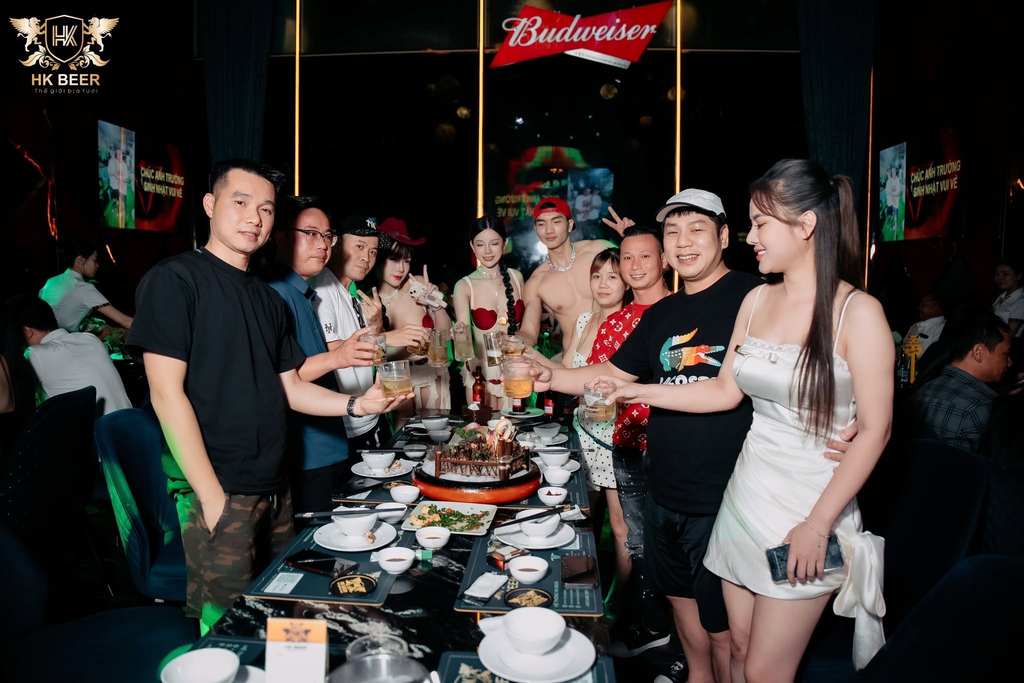 Beer Club Cầu Giấy – Gợi ý điểm tụ tập ăn uống cuối tuần